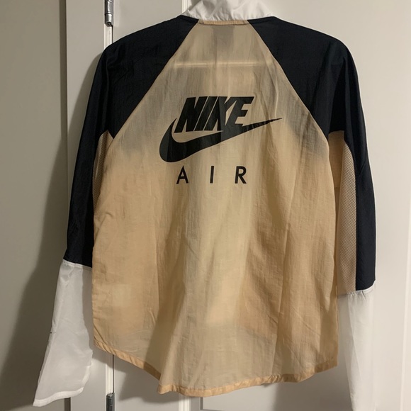 ❌ SOLD ❌ Nike Air Lightweight Jacket - Picture 2 of 3